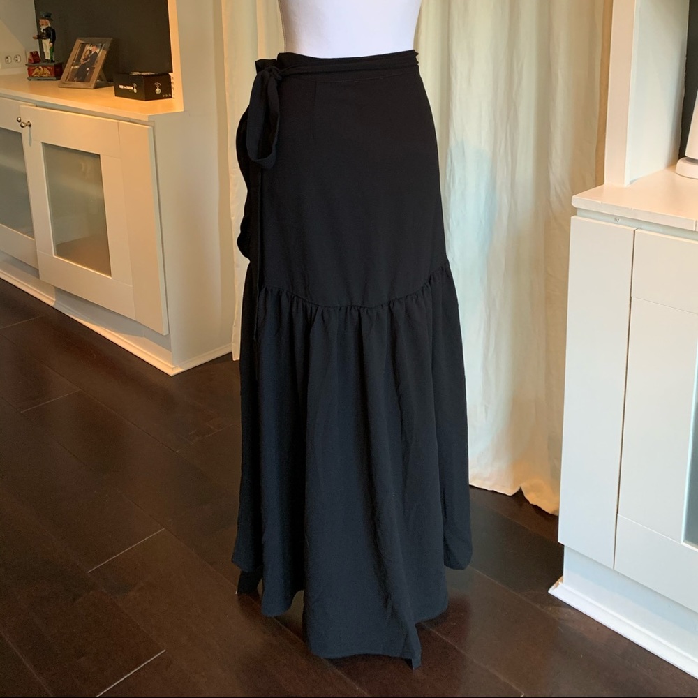 Wrap around skirt.